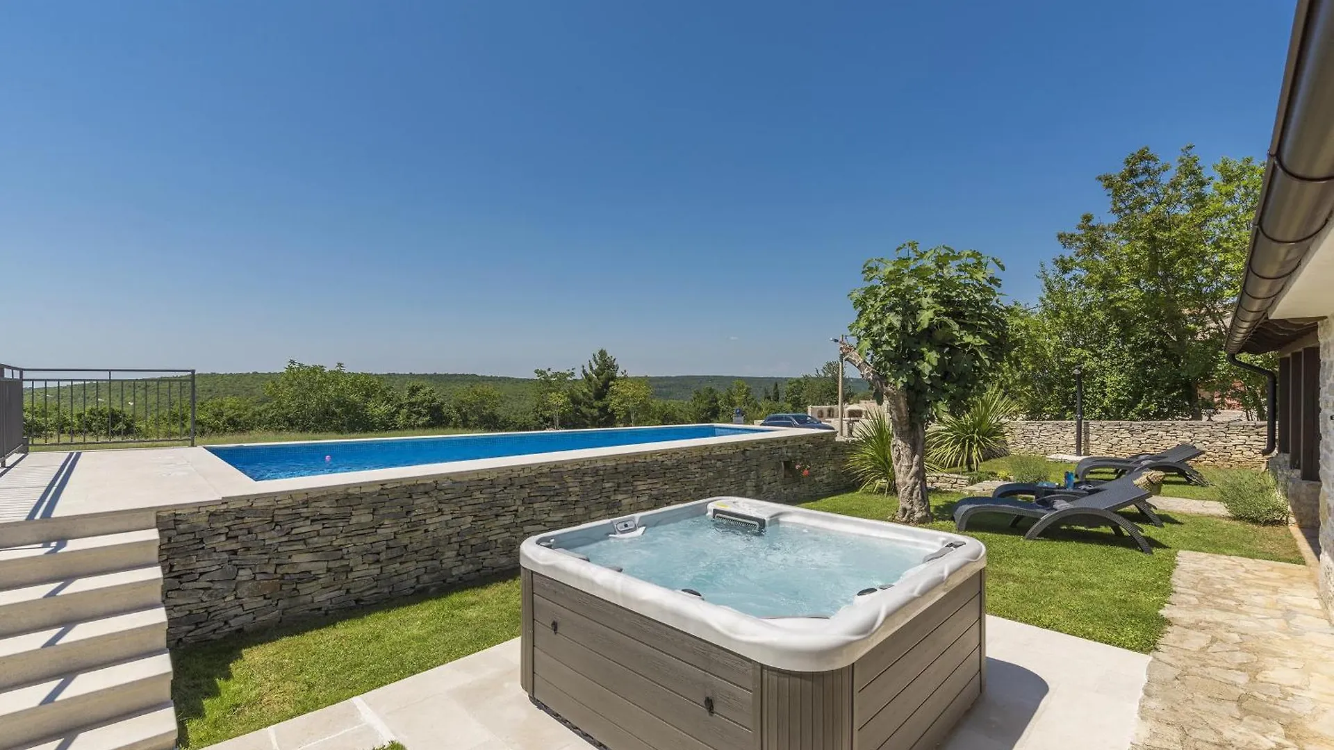 Villa Ana Rita For 6 People - Beautiful Rustical Villa With Heated Pool & Jacuzzi In Central Istria 坎法奈尔